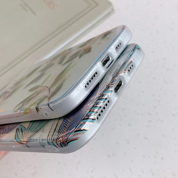 [⚠️Clearance] NEW iPhone 11 Pro Max Electroplated Leaf case - Picture 2 of 3